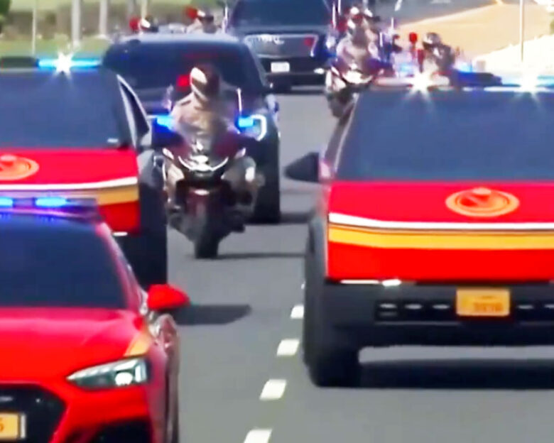 Ντόναλντ Τραμπ: Με Tesla Cybertruck και μαχητικά αεροσκάφη η υποδοχή του στο Κατάρ