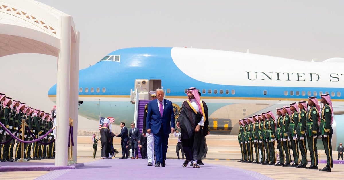 Donald Trump – the lukewarm reception at Riyadh: Purple carpets, cavalry and “golden checks” that the US president will leave