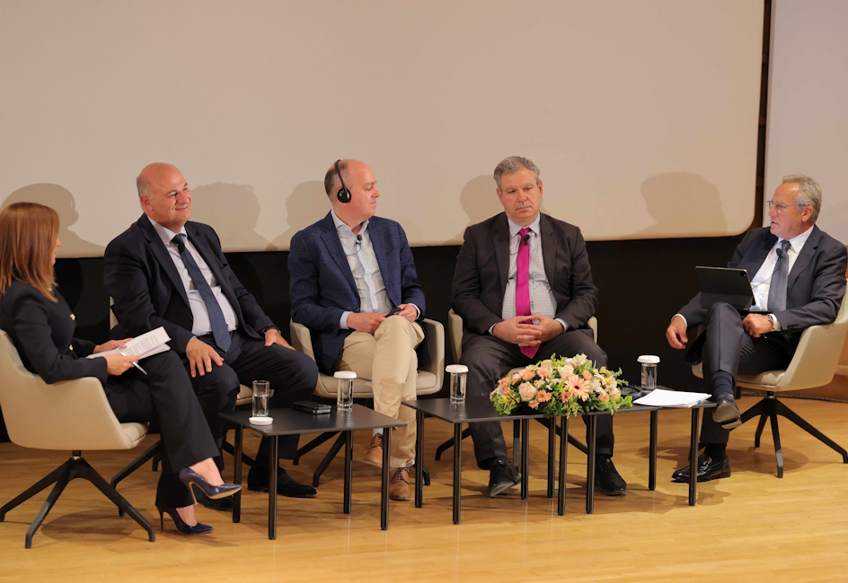Minister of Rural Development and Food Costas Tsiaras, General Manager of Foodrinkeurope Dirk Jacobs, IOBE General Manager Nikos Vettas and SEVT President Ioannis Yiotis