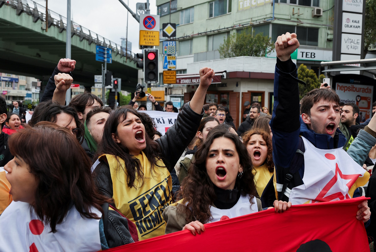 Protesters are trying to defy the ban and march to Taksim Square to celebrate May Day in Istanbul