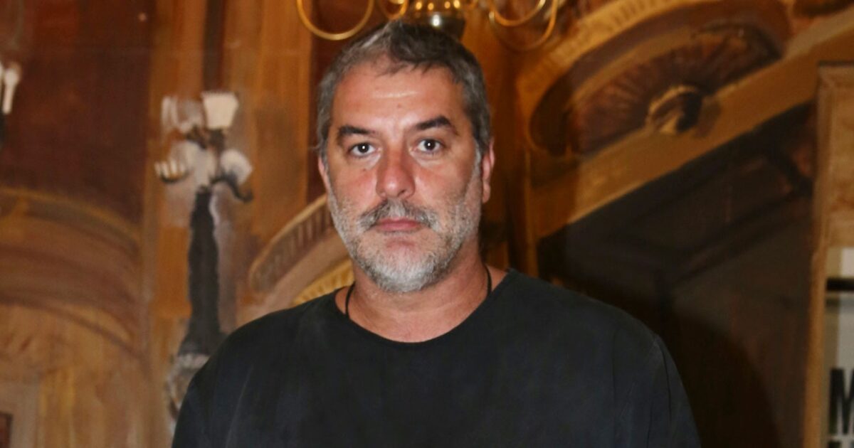 Δημήτρης Αρβανίτης για Βασίλη Μπισμπίκη: «Στη σχολή όλες ήθελαν να παίξουν ερωτική σκηνή μαζί του»