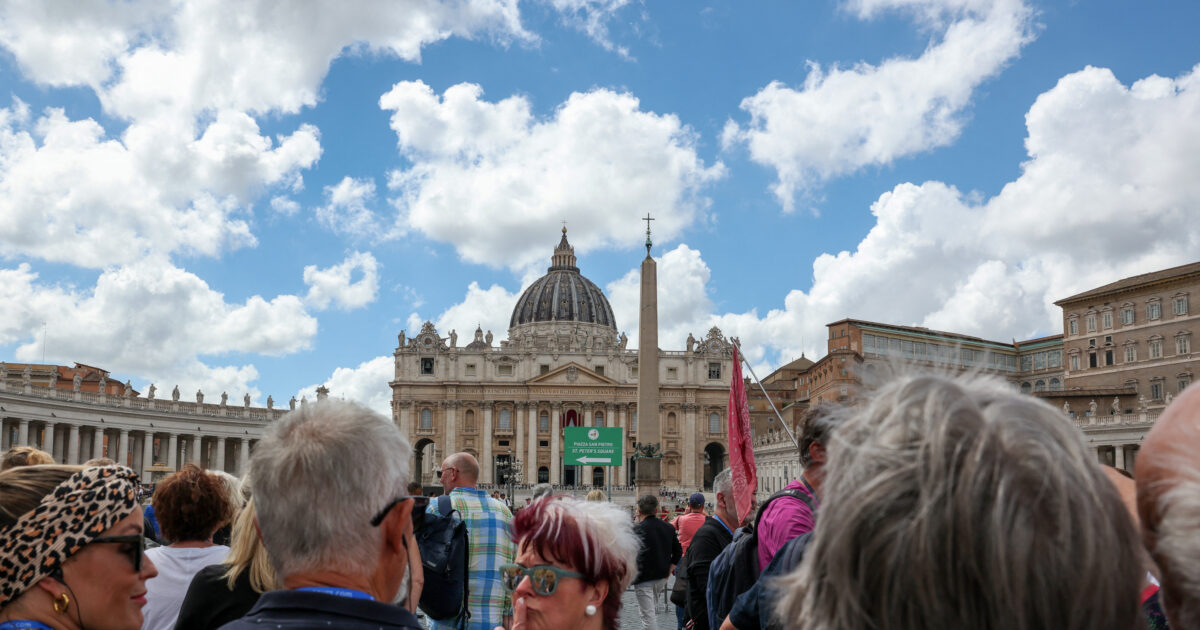 Election New Pope: The first smoke from Sistine Hat comes out tomorrow around 8pm