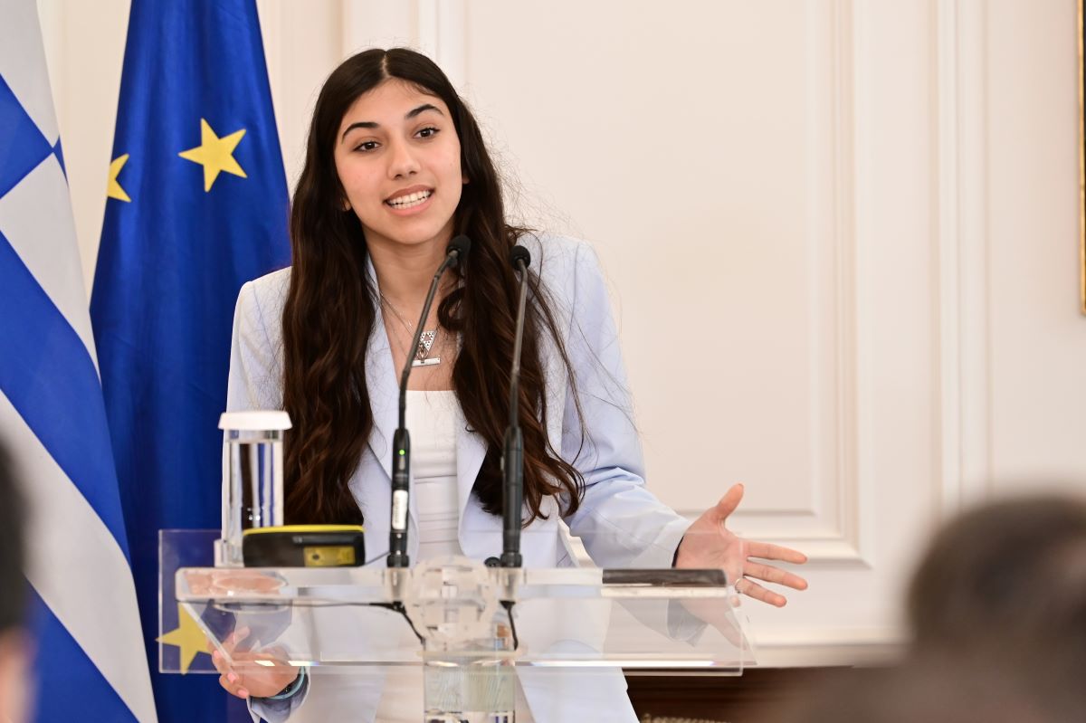 Η μαθήτρια Λυκείου Ανθή Καραπιδάκη στην παρουσίαση της Εθνικής Στρατηγικής για τη βία και την παραβατικότητα ανηλίκων