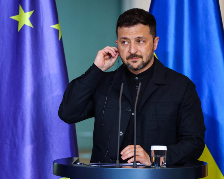 Ο Ζελένσκι κατηγορεί τη Ρωσία πως υπονομεύει τις συνομιλίες της Κωνσταντινούπολης πριν καν ξεκινήσουν και η Μόσχα απορρίπτει απλή κατάπαυση του πυρός