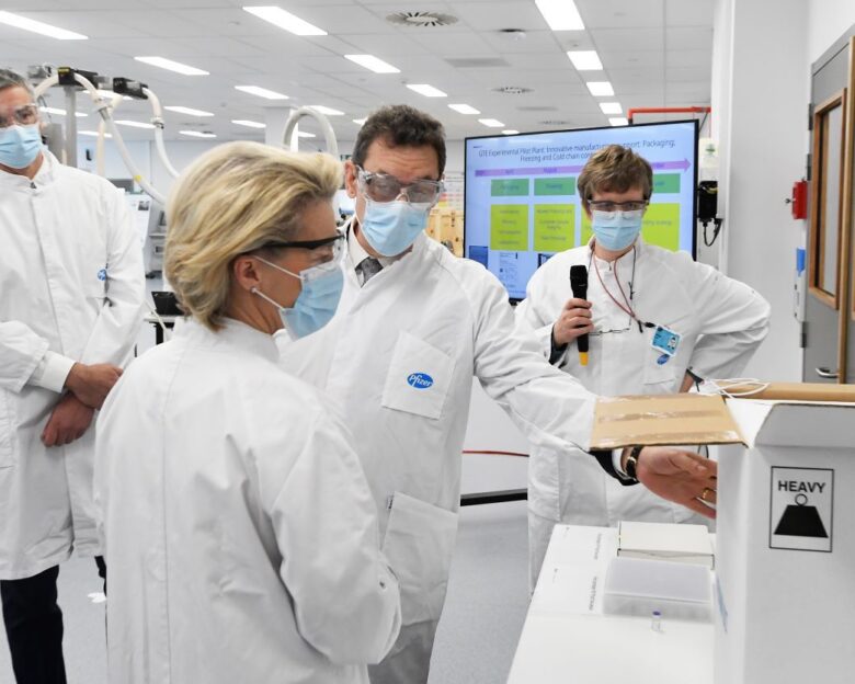 Pfizergate: Το ευρωδικαστήριο ακύρωσε την απόφαση της Κομισιόν να μην δώσει στη δημοσιότητα τα SMS φον ντερ Λάιεν – Μπουρλά για τα εμβόλια της COVID-19