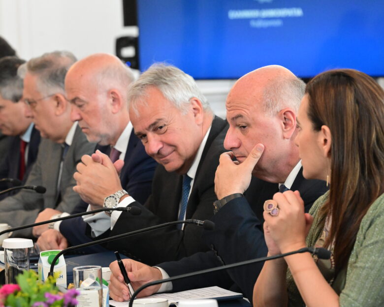 Βόμβες Βορίδη για τους παράνομους μετανάστες: Φυλάκιση έως τρία έτη ή one way ticket  το μπαλάκι στην Αντιπολίτευση πετάει ο Μαρινάκης για την Προανακριτική κατά Καραμανλή  ο ΣΥΡΙΖΑ αρνείται το σωσίβιο Κασσελάκη και περιμένει την Νέα Αριστερά  τι δίνει ο Κυρανάκης στα ταξί