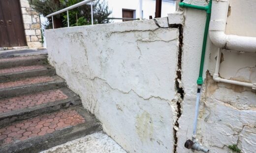 Ρωγμές σε σπίτι στις Βούτες Ηρακλείου