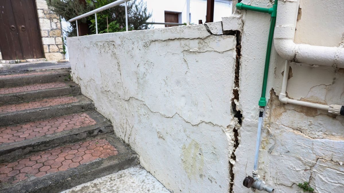 Ρωγμές σε σπίτι στις Βούτες Ηρακλείου