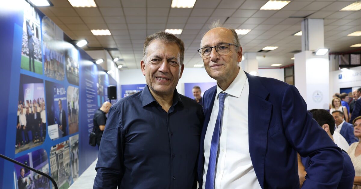 Ο Γιάννης Βρούτσης μαζί με τον Βαγγέλη Λιόλιο στη Ρίγα για την τελετή ανάθεσης του Eurobasket 2029