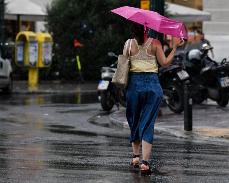 Καιρός αύριο: Σύννεφα και βροχές στα δυτικά και την Κρήτη μέχρι το απόγευμα – Στους 28 βαθμούς θα φτάσει η θερμοκρασία