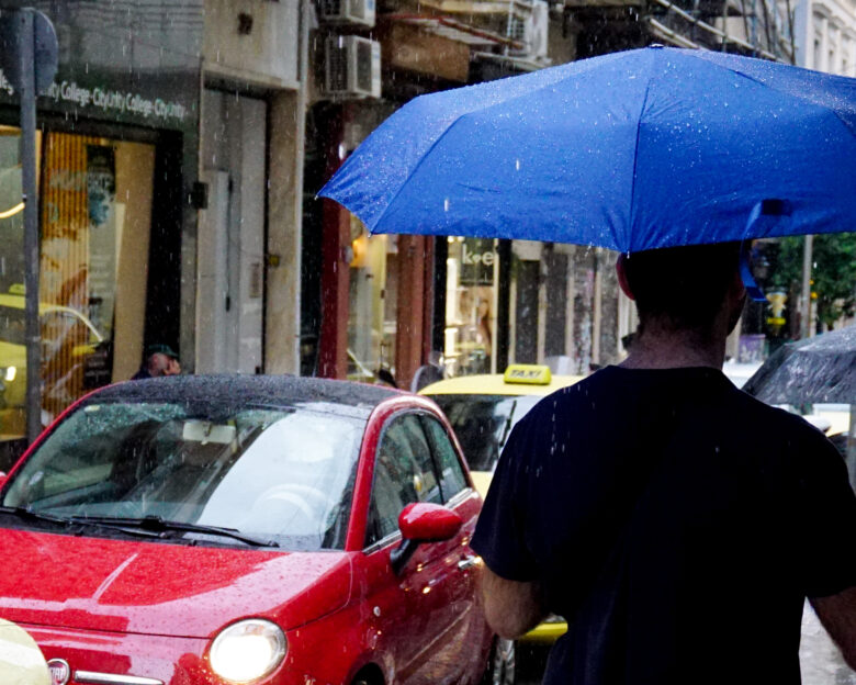 Καιρός σήμερα: Στα ύψη η θερμοκρασία και η μεταφορά αφρικανικής σκόνης – Σε ποιες περιοχές θα βρέξει