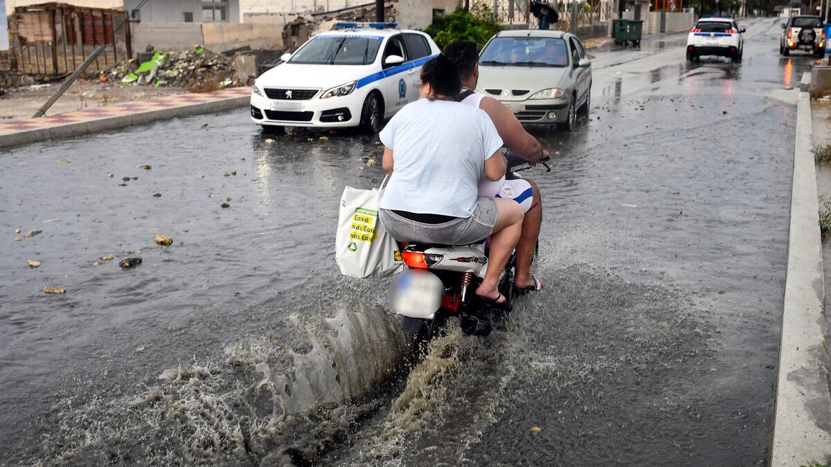Μηχανή στη βροχή