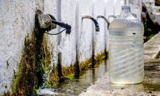 Βρύση στο χωριό Νύμφες στη Κέρκυρα. Τρίτη 27 Αυγούστου 2024. (ΓΙΩΡΓΟΣ ΚΟΝΤΑΡΙΝΗΣ/EUROKINISSI)