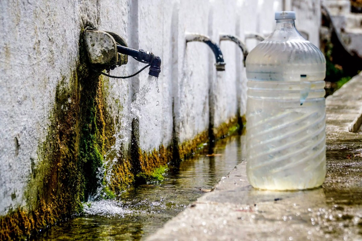 Βρύση στο χωριό Νύμφες στη Κέρκυρα. Τρίτη 27 Αυγούστου 2024. (ΓΙΩΡΓΟΣ ΚΟΝΤΑΡΙΝΗΣ/EUROKINISSI)