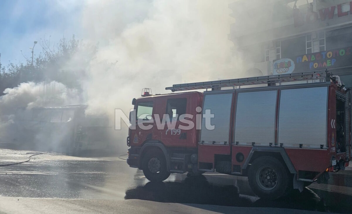 Φωτιά σε τουριστικό λεωφορείο στο Χαϊδάρι