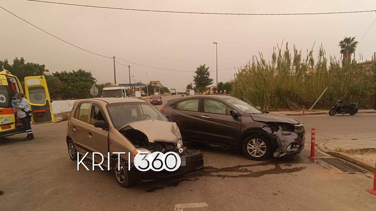 Νέο τροχαίο με σύγκρουση 2 αυτοκινήτων σε διασταύρωση – Στο νοσοκομείο 3 παιδιά