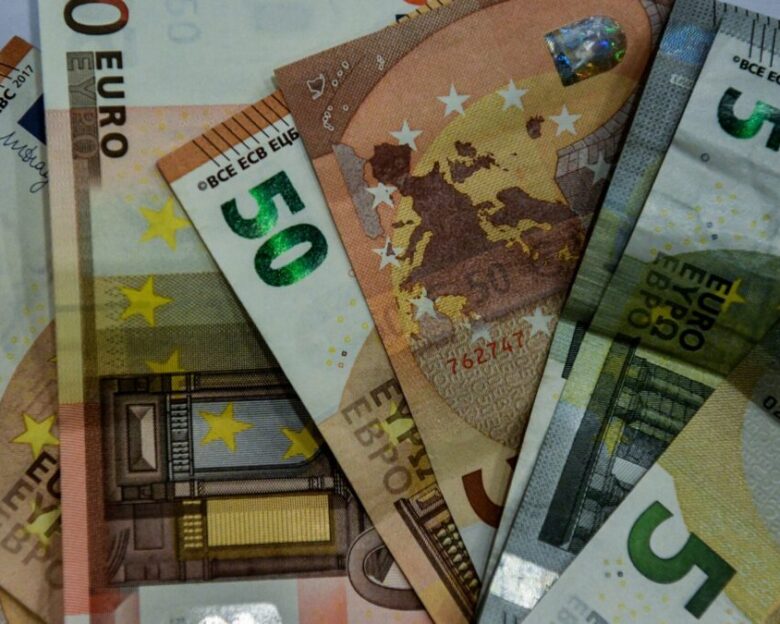 «Κομπίνα εκατομμυρίων» στην Καρδίτσα: Λογιστής έκλεβε επιδόματα από Ρομά – «Τα έπαιρνε όλα δεν άφηνε ούτε σεντ»
