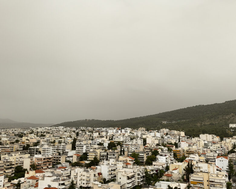Καιρός: Θερμοκρασία στους 34°C και αφρικανική σκόνη – Η πρόγνωση των επόμενων ημερών