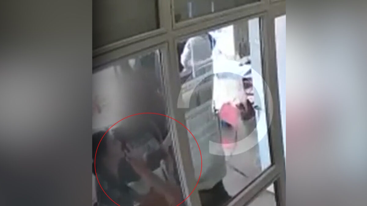 Η στιγμή της επίθεσης στην υπεύθυνη του κυλικείου στην Πολυτεχνειούπολη