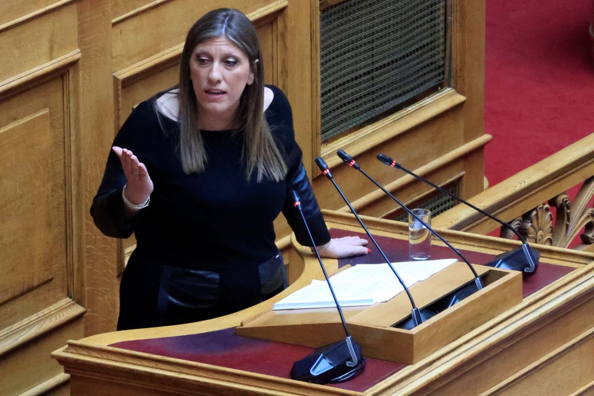Η πρόεδρος της Πλεύσης Ελευθερίας Ζωή Κωνσταντοπούλου στο βήμα της Βουλής
