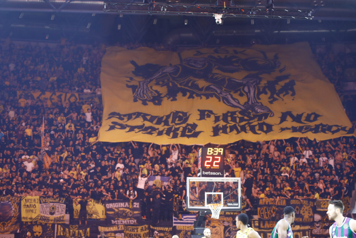 Οι φίλοι της ΑΕΚ στην «Sunel Arena» ΣΤΕΛΙΟΣ ΣΤΕΦΑΝΟΥ