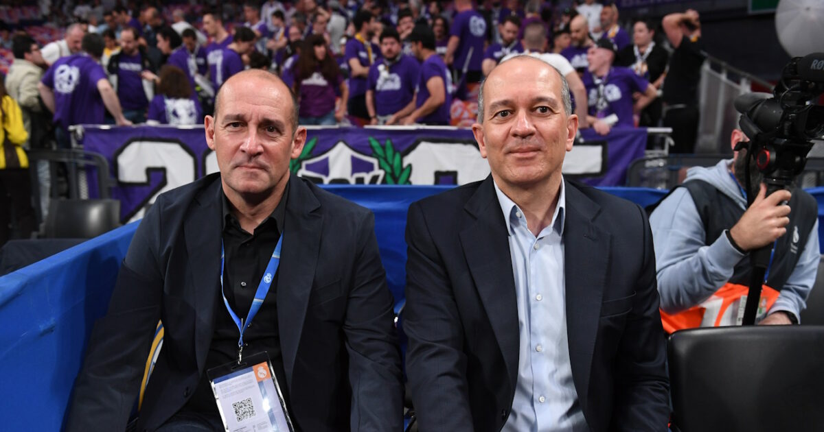 The Angelopoulos brothers in the office of Yiannis Broutsis, shortly after Dimitris Giannakopoulos