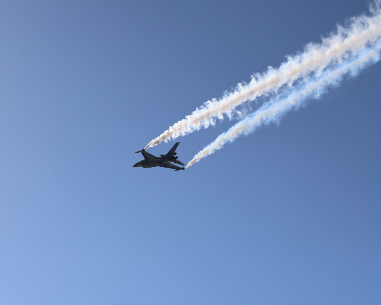 Δεν έχει εγκριθεί η ανάπτυξη ελληνικών F-16 στη Ρουμανία για αποστολές του ΝΑΤΟ, διευκρινίζει η κυβέρνηση
