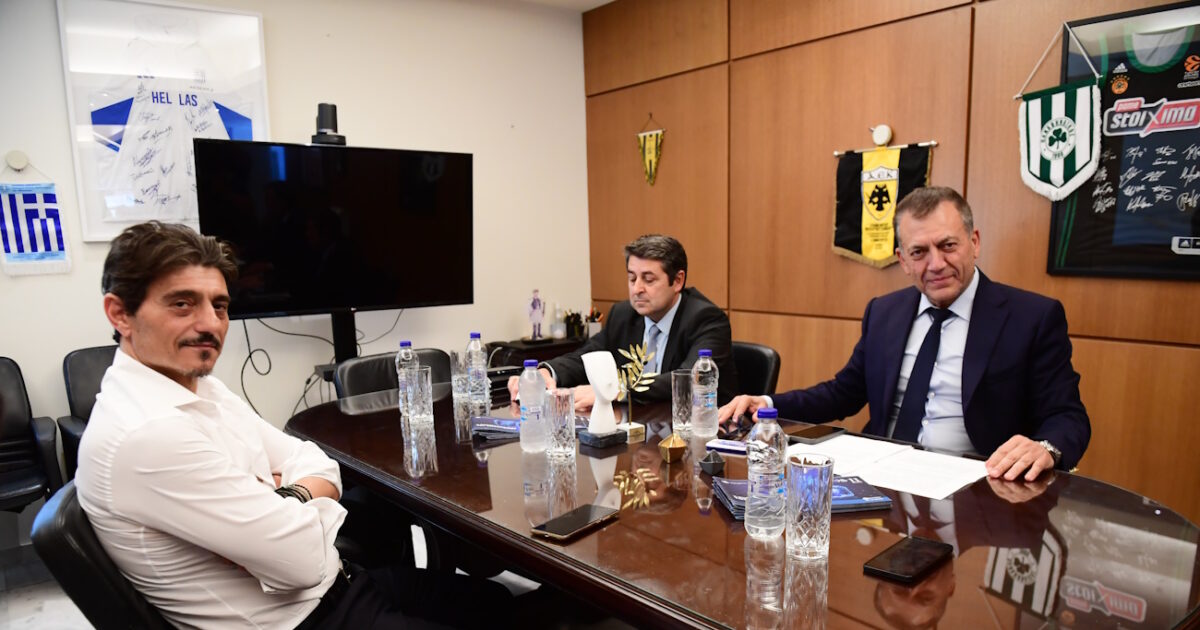 Το σχέδιο της κυβέρνησης για να μη διακοπεί το πρωτάθλημα – Τι θα ζητηθεί από Γιαννακόπουλο και Αγγελόπουλους