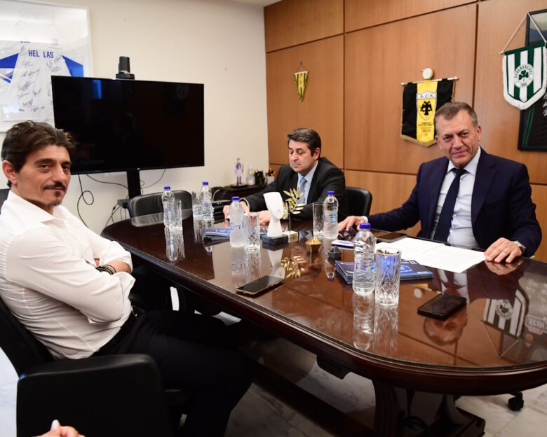 Το σχέδιο της κυβέρνησης για να μη διακοπεί το πρωτάθλημα – Τι θα ζητηθεί από Γιαννακόπουλο και Αγγελόπουλους