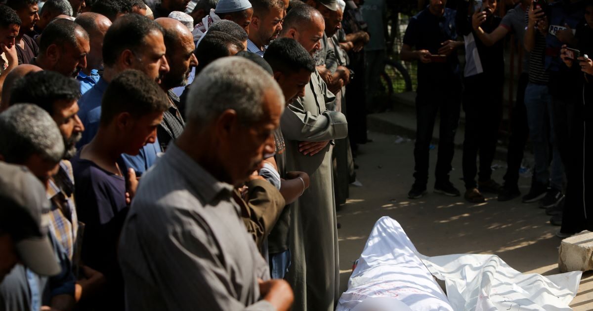 Gaza: Died the doctor who lost 9 of his 10 children in Israeli bombing