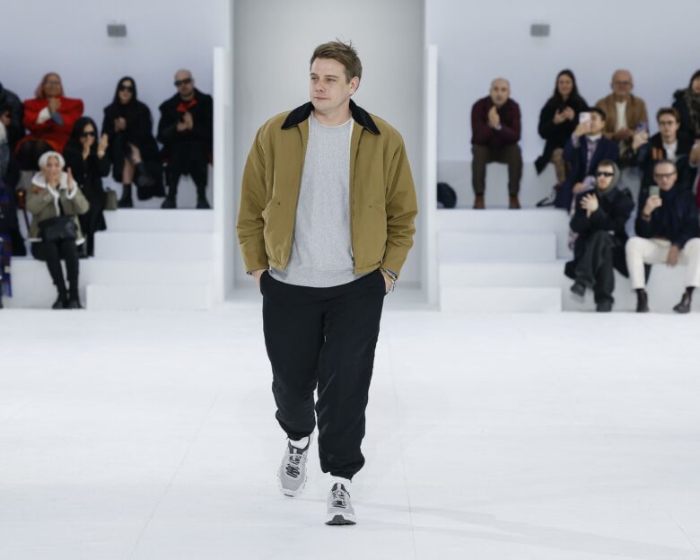 Από τη Loewe στον Dior: Τζόναθαν Άντερσον, ο 40χρονος Βορειοϊρλανδός αναλαμβάνει τον ιστορικό οίκο και γράφει ιστορία