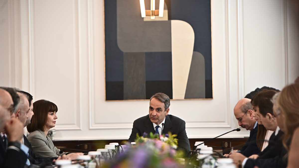 Στιγμιότυπο από τη συνάντηση του Πρωθυπουργού, Κυριάκου Μητσοτάκη με τους πρυτάνεις στο Μαξίμου