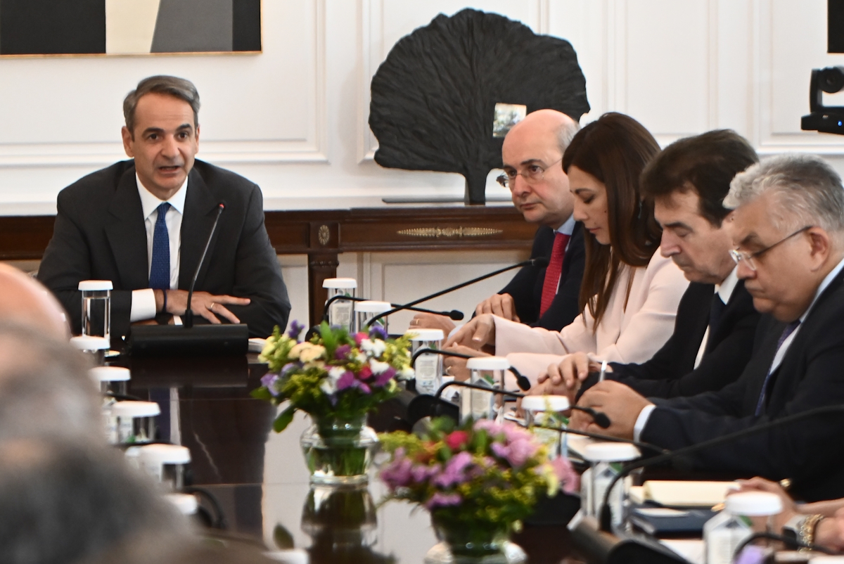 Στιγμιότυπο από τη συνάντηση του Πρωθυπουργού, Κυριάκου Μητσοτάκη με τους πρυτάνεις στο Μαξίμου