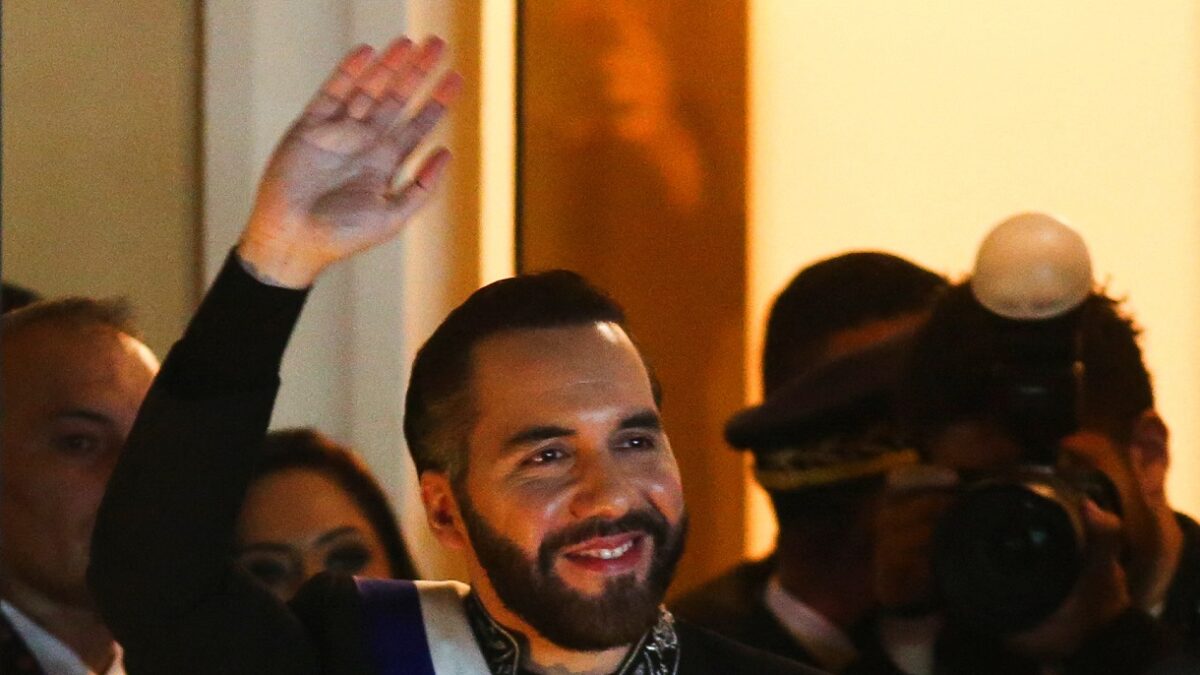 Ναγίμπ Μπουκέλε