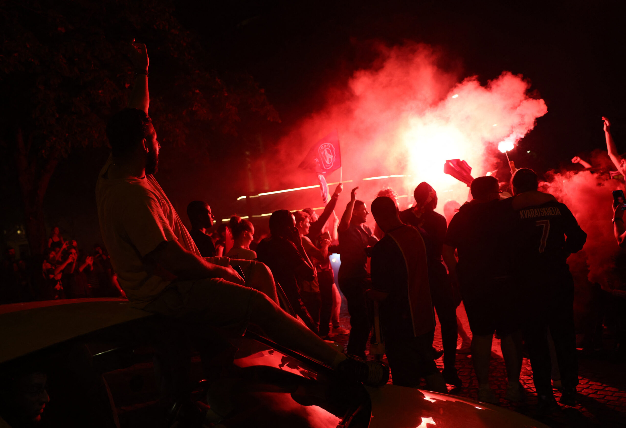 Oπαδοί της Παρί Σεν Ζερμέν πανηγυρίζουν