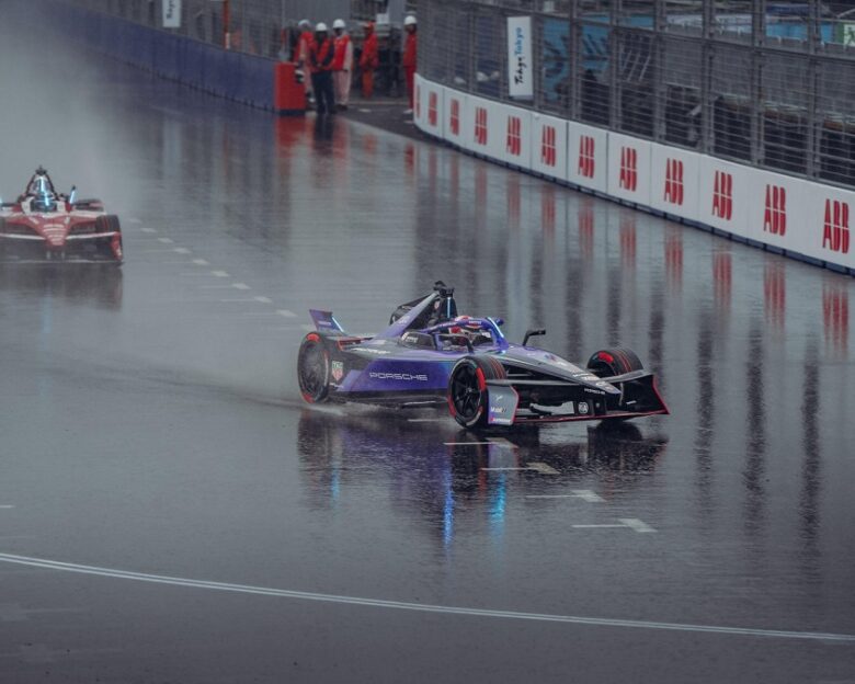 Formula E: Νίκη βάλσαμο για Cassidy και Jaguar στη βροχερή Σαγκάη