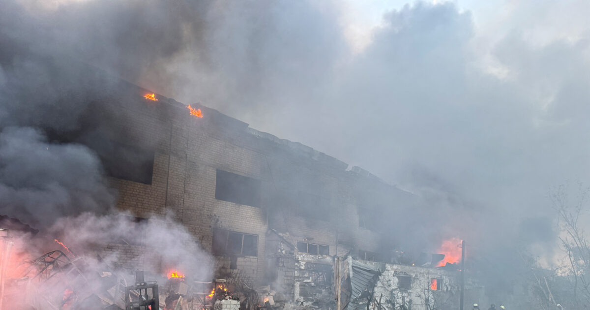 Η Ρωσία απειλεί με αντίποινα την Ουκρανία μετά το μπαράζ επιθέσεων: «Όλες οι επιλογές είναι στο τραπέζι»