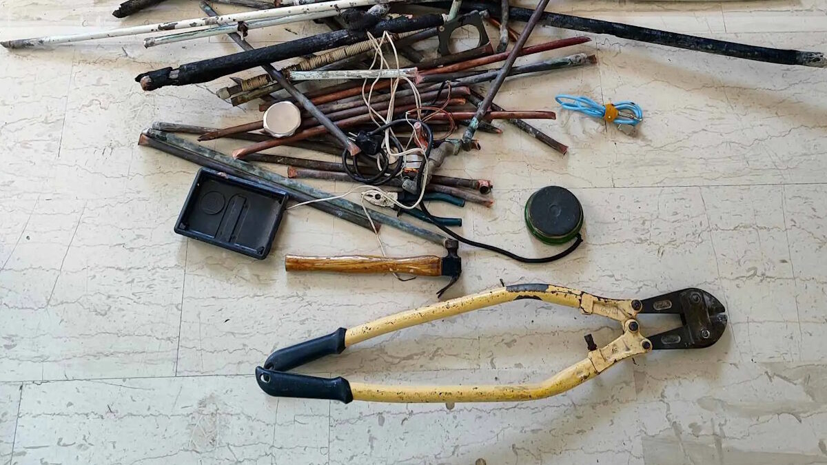 Οι κλεμμένοι χαλκοσωλήνες στη Σαλαμίνα