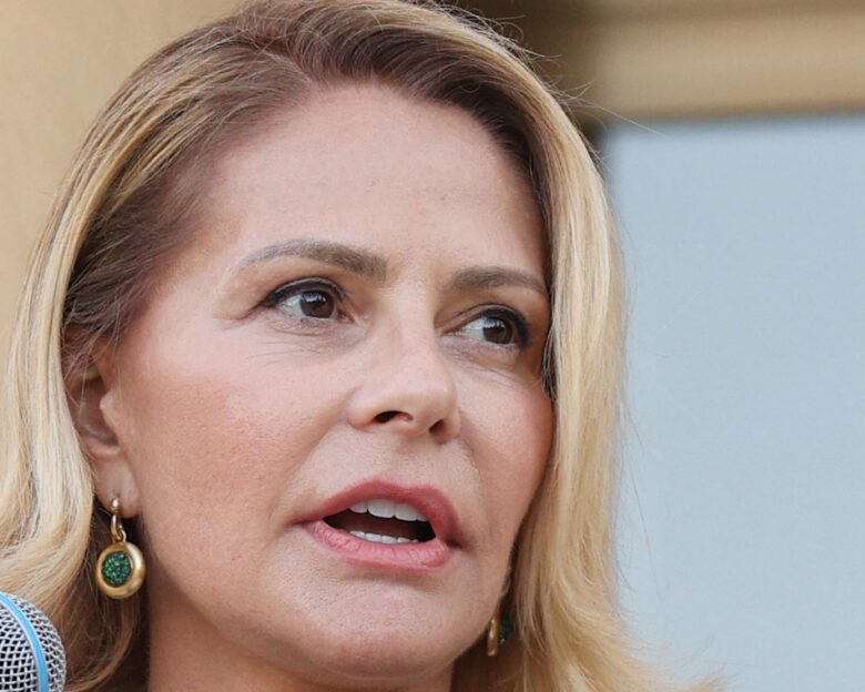 Η Τζένη Μπαλατσινού για τον γάμο της Αμαλίας Κωστοπούλου: «Είναι μια προσωπική στιγμή της οικογένειας μου»