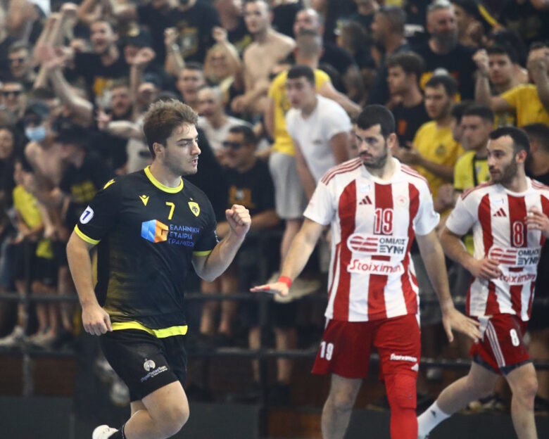 ΑΕΚ – Ολυμπιακός 36-30: Η Ένωση έβγαλε αντίδραση και μείωσε σε 2-1 στη σειρά των τελικών της Handball Premier