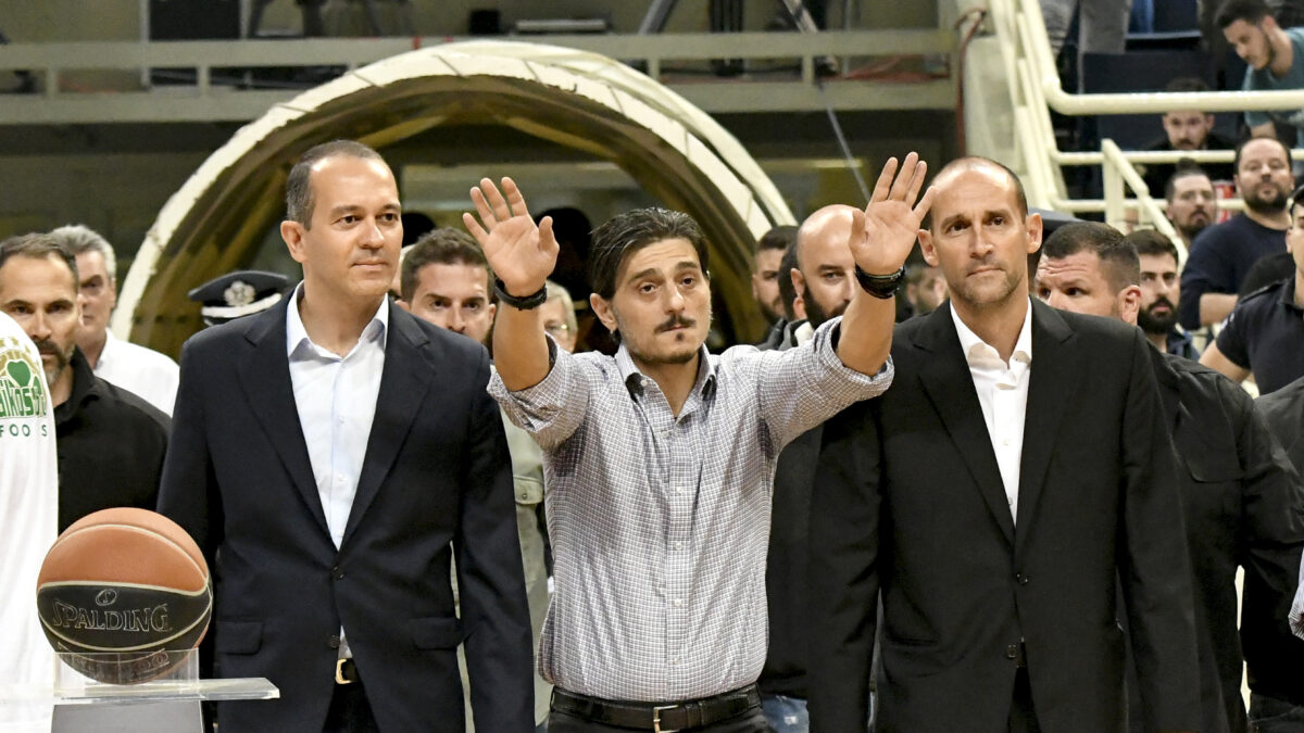 Ο Δημήτρης Γιαννακόπουλος με τους αδερφούς Αγγελόπουλους
