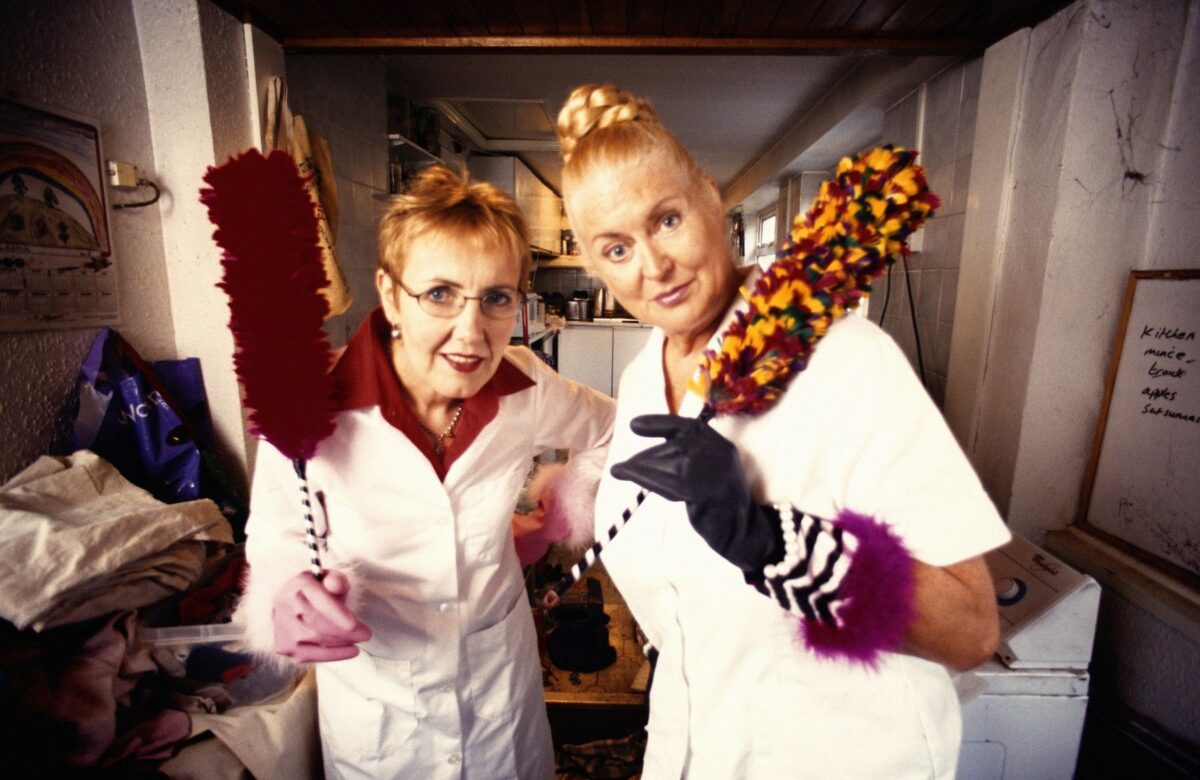 Ατζι Μακένζι, Κιμ Γούντμπερν Aggie MacKenzie Kim Woodburn