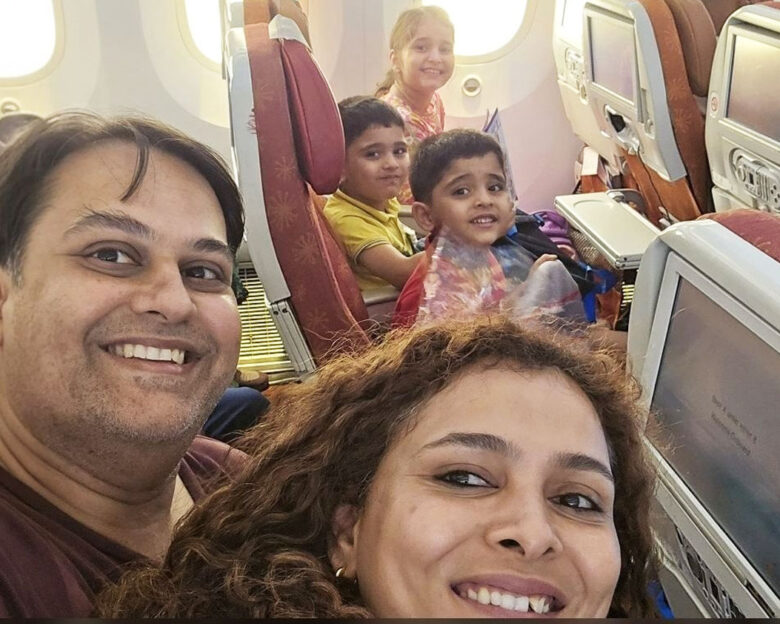 Ινδία: Η τελευταία selfie οικογένειας γιατρών πριν την τραγωδία της Air India – Μετακόμιζαν στο Λονδίνο για μια νέα αρχή