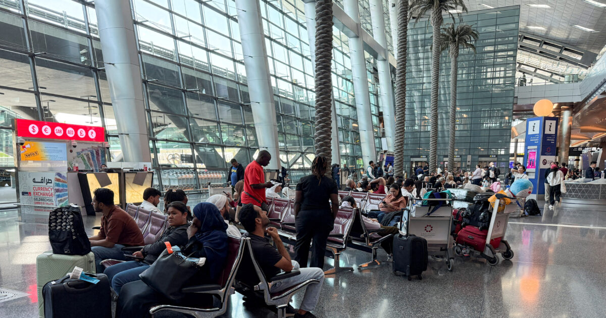 Iran: Air space opened but only for international overflows – Tehran airports remain closed