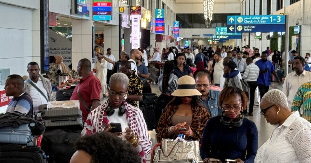 Pictures of Chaos at Doha and Dubai Airports – Thousands of Travelers remain blocked