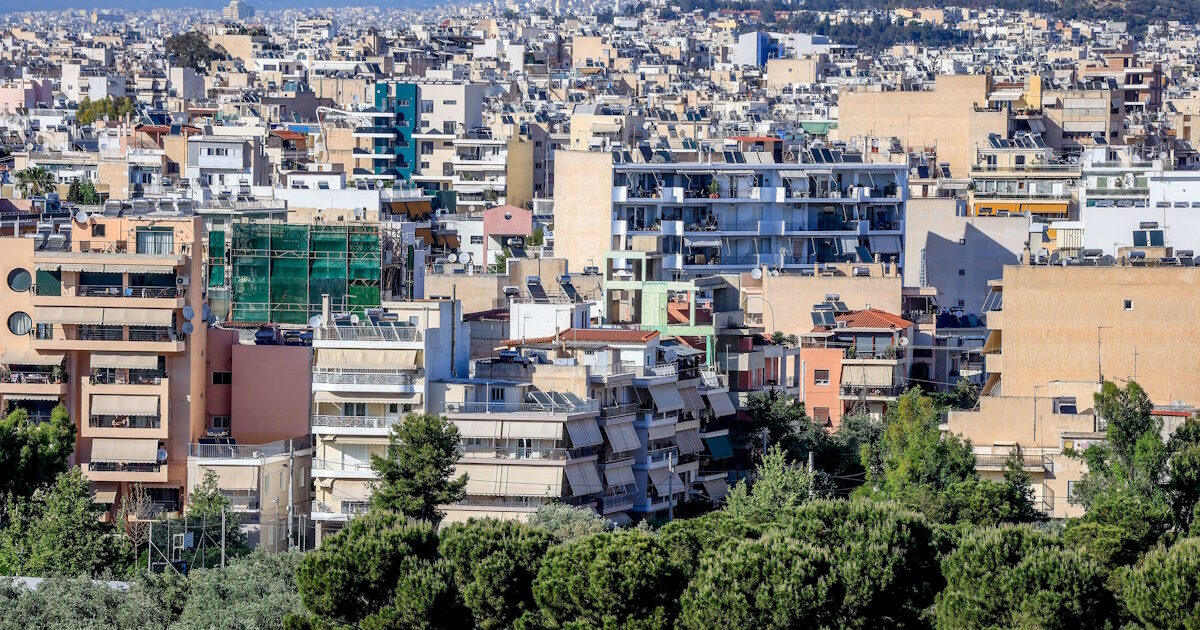 Why do Greeks turn to smaller apartments