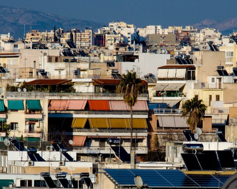 Ακίνητα για λίγους: Η πλειοψηφία βλέπει, αλλά δεν αγοράζει