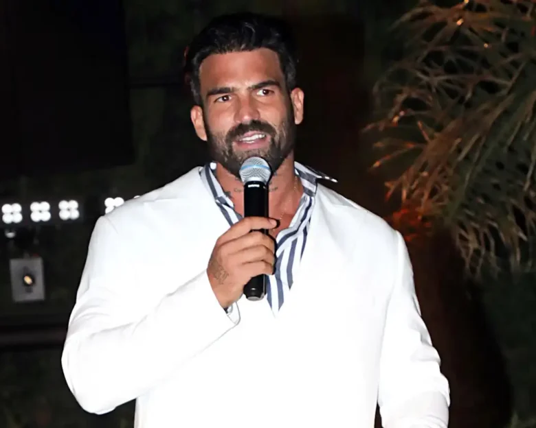 Δημήτρης Αλεξάνδρου: «Η πατρότητα με προσγείωσε, ξαφνικά κατάλαβα ότι η ζωή δεν γυρίζει γύρω από μένα»