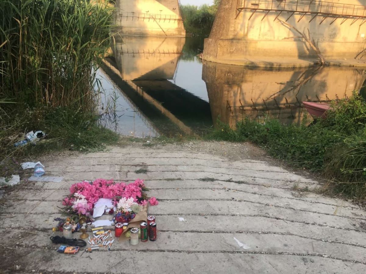 Notes, candles and various objects at the point where the two children were drowned in Arachthos