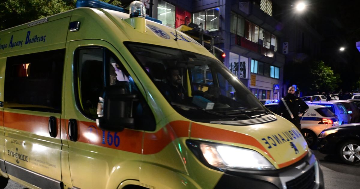 Χαλκιδική: Αυτοκίνητο έπεσε σε στάση ΚΤΕΛ – Αναφορές για τουλάχιστον 2 τραυματίες